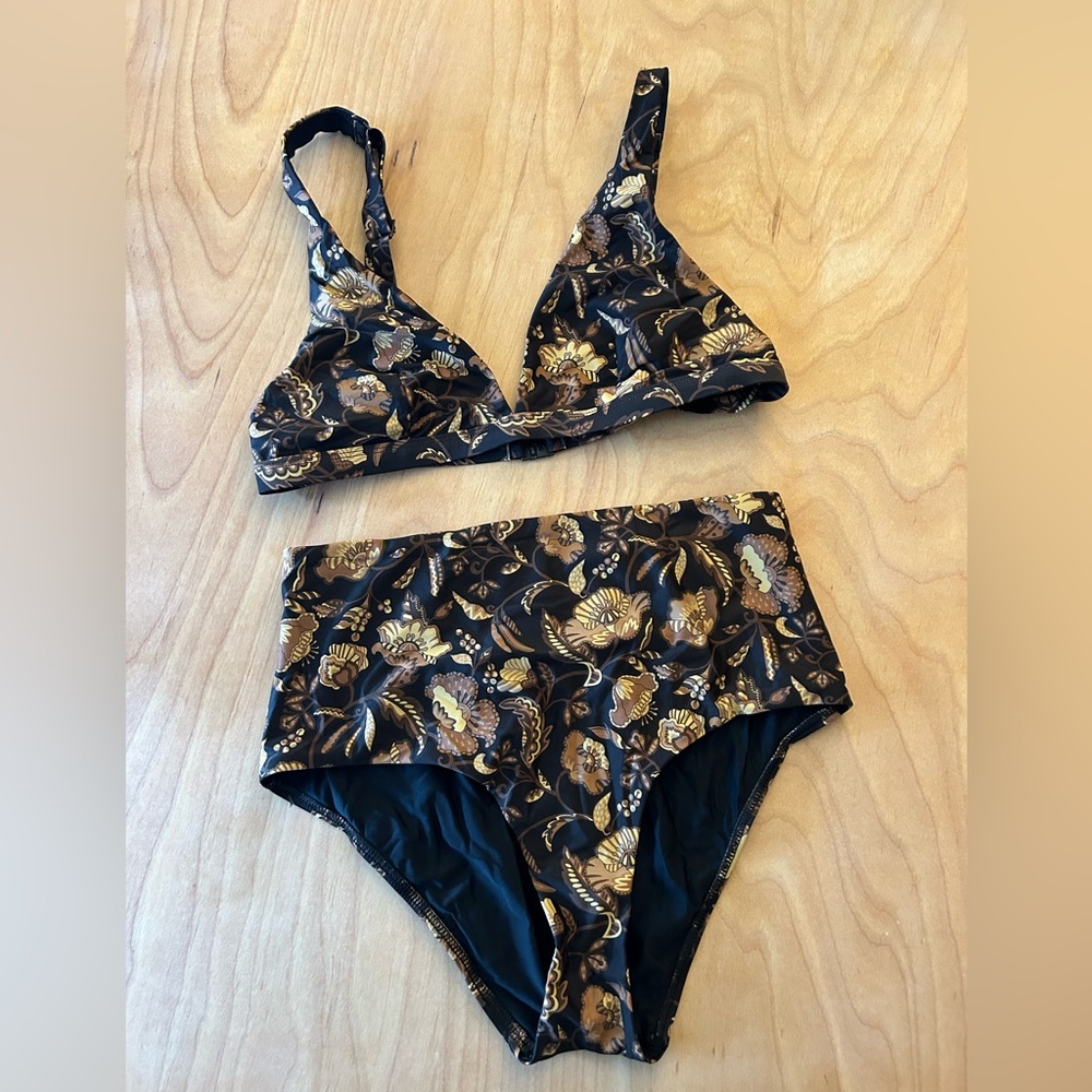 Matteau hibiscus bathing suit